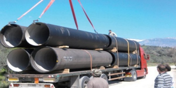 Multi-size ductile iron pipe shipment prepared for overseas municipal project